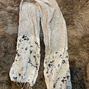 Fringe bird scarf